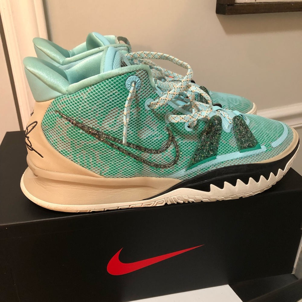 Nike Kyrie 7 Copa size 10